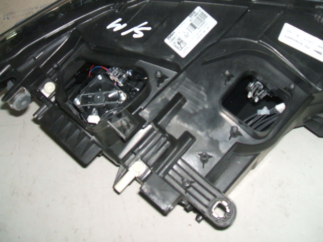 BMW - X1 - (2015-) - Oświetlenie / Lampa przednia lewa