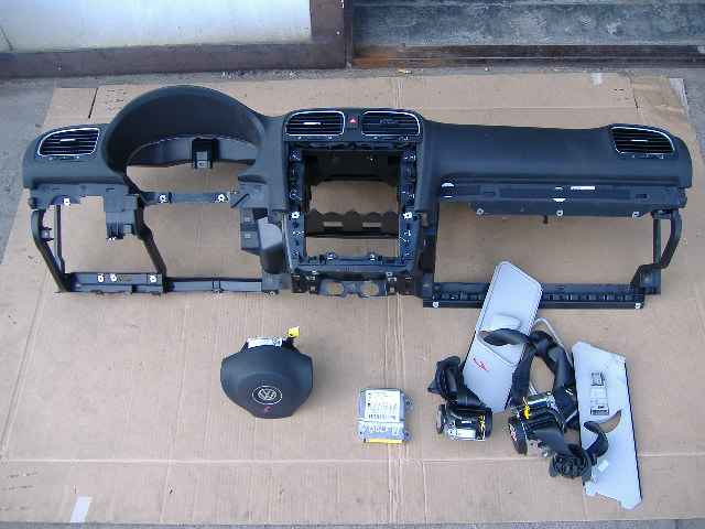 Volkswagen - Golf VI - Kombi - (2009 - 2013) - Wnętrze / Deska rozdzielcza