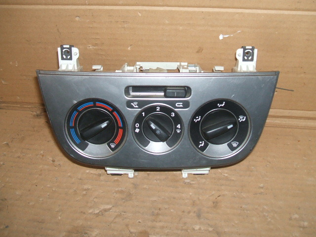 Citroen  - Nemo - Osob./Tow.- (2008-) - Wnętrze / Włącznik ogrzewania