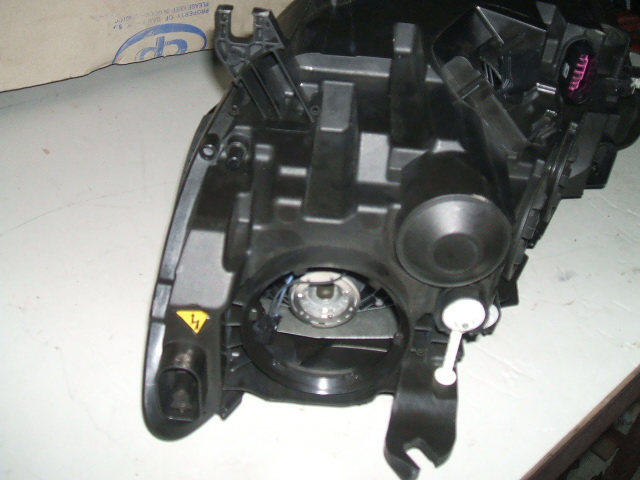 Audi - A6 - (2014 - 2018) - Oświetlenie / Lampa przednia  prawa Bixenon