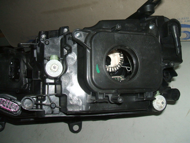 Volkswagen - Touareg - (2014-) - Oświetlenie / Lampa przednia  prawa Bixenon