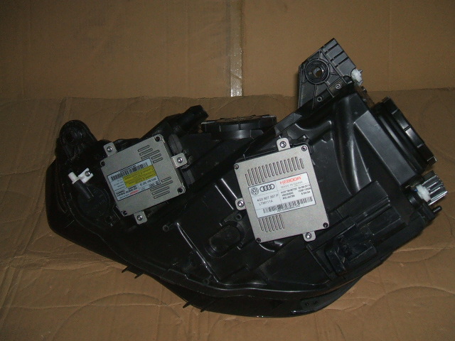 Audi - A3 - 3 drzwi - (2012 - 2016) - Oświetlenie / Lampa przednia  prawa Bixenon