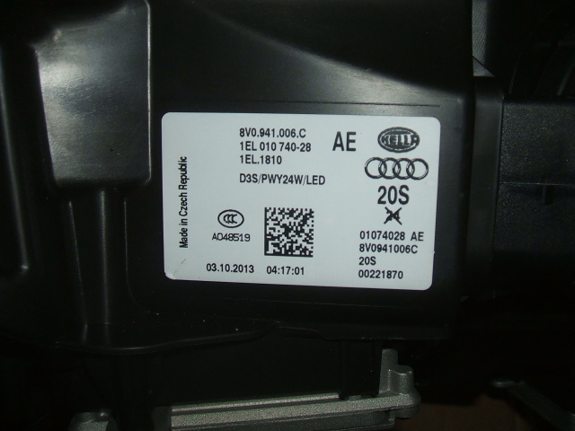 Audi - A3 - 3 drzwi - (2012 - 2016) - Oświetlenie / Lampa przednia  prawa Bixenon