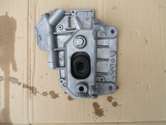 Renault - Clio - 5 drzwi - (2009 - 2012) - Skrzynia / Poduszki / Łapy