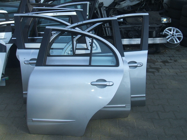 Nissan - Micra - (2011 - 2013) - Karoseria / Drzwi tylne lewe