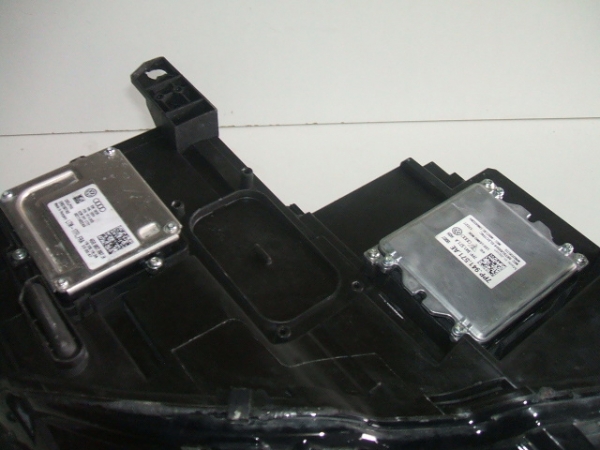 Volkswagen - Tiguan - (2016-) - Oświetlenie / Lampa przednia lewa