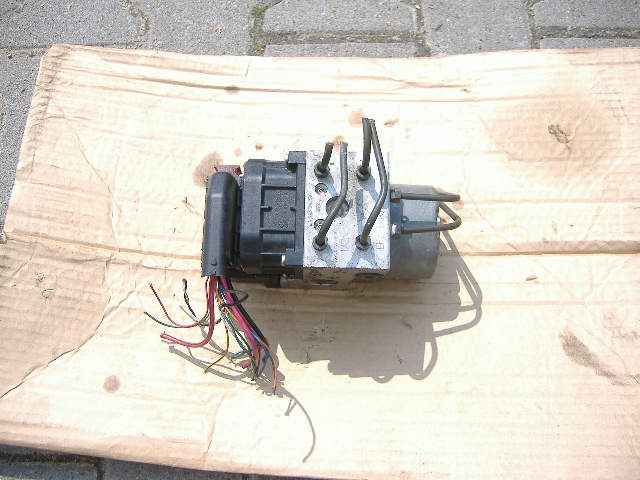 Kia - Sorento - (2003 - 2006) - Hamulce / Pompa ABS