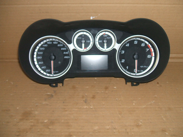 Alfa Romeo - MI.TO - (2011-) - Wnętrze / Zestaw liczników