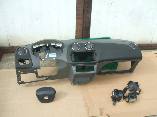 Seat - Ibiza - Kombi - (2010 - 2012) - Poduszki / Komplet