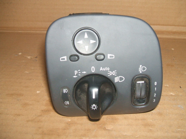 Mercedes-Benz - C-Klasa - W203 - Kombi - (2004 - 2007) - Wnętrze / Włącznik świateł