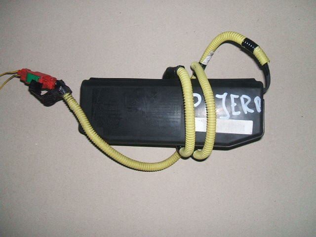 Mitsubishi - Pajero - Classic - 5 drzwi - (2000-) - Poduszki / Boczna prawa