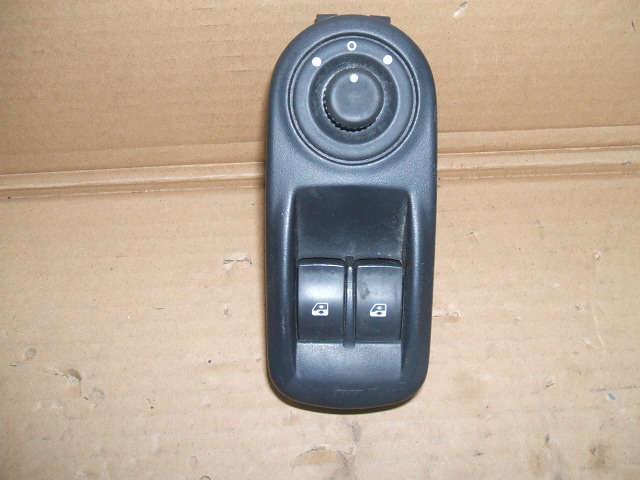 Nissan - Primastar - (2002 - 2006) - Wnętrze / Włącznik podnoszenia okien