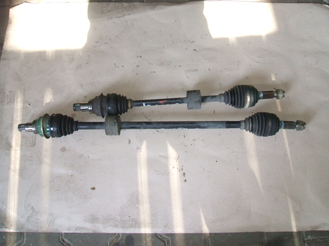 Subaru - Justy - 5 drzwi - (2007 - 2011) - Napęd / Półoś przednia prawa