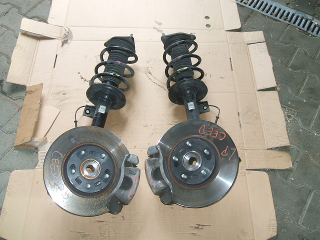 Kia - Cee´d - 3 drzwi - (2013-) - Zawieszenie / Zwrotnica prawa