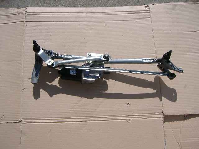 BMW - Seria 3 - E92 - Coupe - (2006 - 2010) - Osprzęt / Silniczek wycieraczek przednich