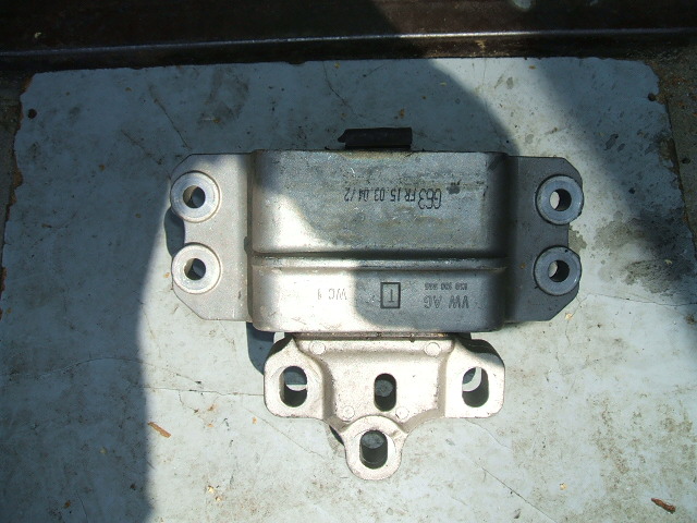 Audi - A3 - 5 drzwi - (2004 - 2008) - Silnik / Poduszki/Łapy