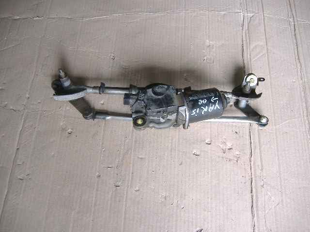 Toyota - Yaris - 3 drzwi - (2003 - 2006) - Osprzęt / Silniczek wycieraczek przednich