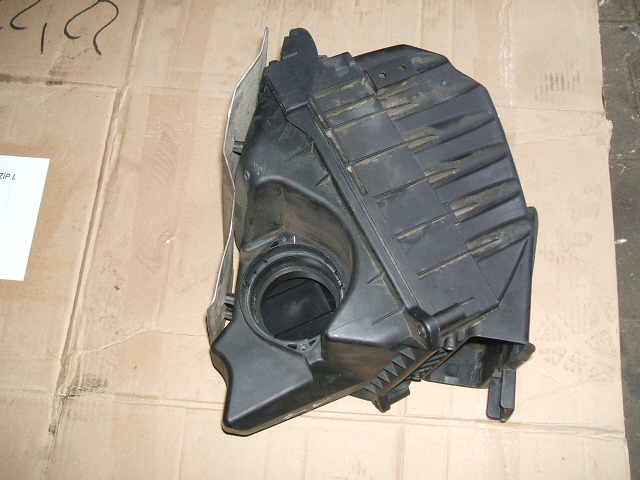 Audi - A4 - Kombi - (2004 - 2008) - Filtry / Obudowa filtra powietrza