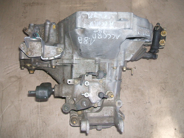 Honda - Accord - 4 drzwi - (2001 - 2003) - Skrzynia / Ręczna  5-biegowa