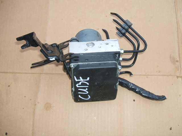 Nissan - Cube - (2010-) - Hamulce / Pompa ABS