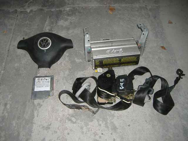 Volkswagen - Golf IV - 3 drzwi - (1997 - 2003) - Poduszki / Komplet