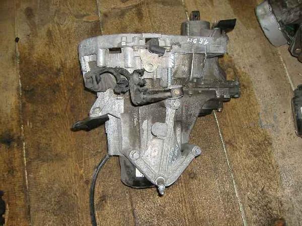 Renault - Clio - 3 drzwi - (1998 - 2001) - Skrzynia / Ręczna  5-biegowa