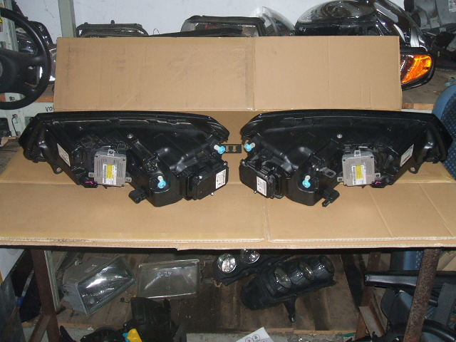 Volkswagen - Touareg - (2010 - 2014) - Oświetlenie / Lampa przednia  prawa Bixenon