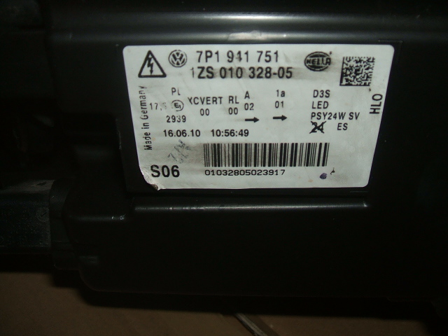 Volkswagen - Touareg - (2010 - 2014) - Oświetlenie / Lampa przednia  prawa Bixenon