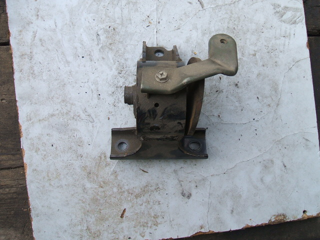 Suzuki - Liana - 4 drzwi - (2004 - 2007) - Silnik / Poduszki/Łapy