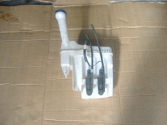 Peugeot - 107 - 5 drzwi - (2005 - 2009) - Osprzęt / Zbiorniczek spryskiwaczy