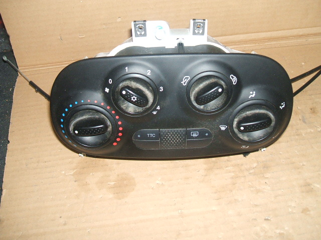 Fiat - 500 - (2007 - 2015) - Wnętrze / Włącznik nawiewu