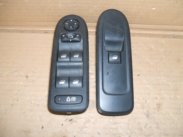 Citroen  - C 5 - Kombi - (2011 - 2017) - Wnętrze / Włącznik podnoszenia okien