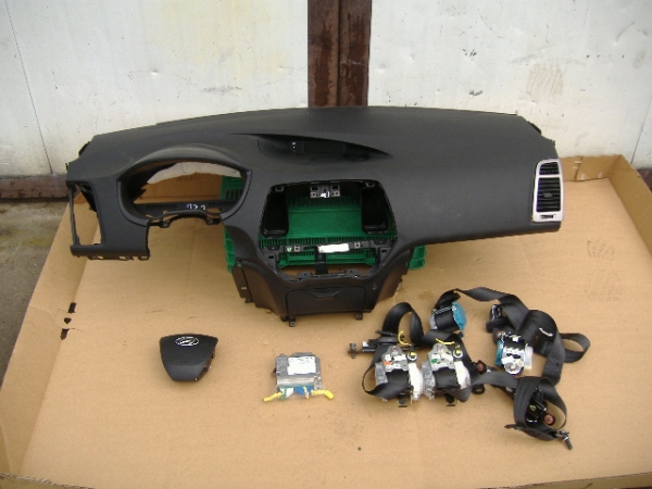 Hyundai - i20 - 3 drzwi - (2009 - 2012) - Poduszki / Komplet