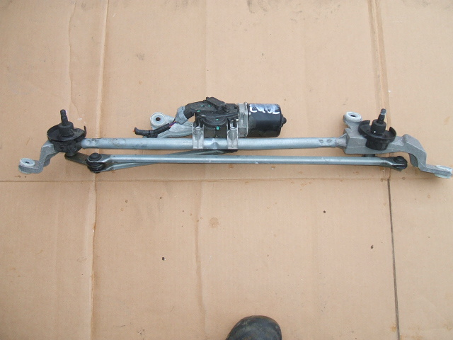 Nissan - Cube - (2010-) - Osprzęt / Silniczek wycieraczek przednich