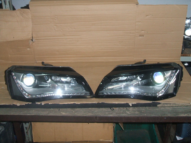 Audi - A8 - (2010 - 2013) - Oświetlenie / Lampa przednia  prawa Bixenon