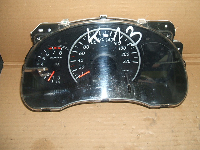 Nissan - Micra - (2011 - 2013) - Wnętrze / Zestaw liczników