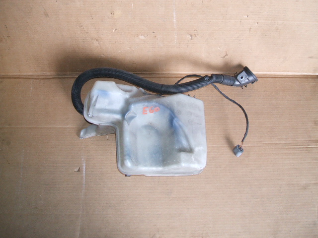 BMW - Seria 5 - E61 - Kombi - (2004 - 2007) - Osprzęt / Zbiorniczek spryskiwaczy