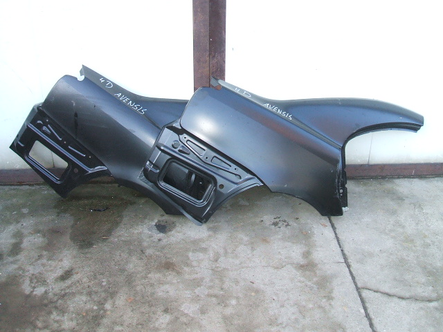 Toyota - Avensis - 4 drzwi - (2003 - 2006) - Karoseria / Błotnik tylny prawy