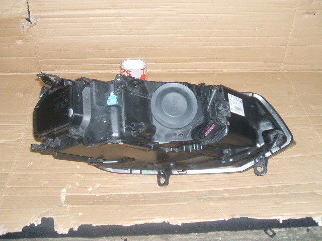 Volkswagen - Touareg - (2010 - 2014) - Oświetlenie / Lampa przednia lewa