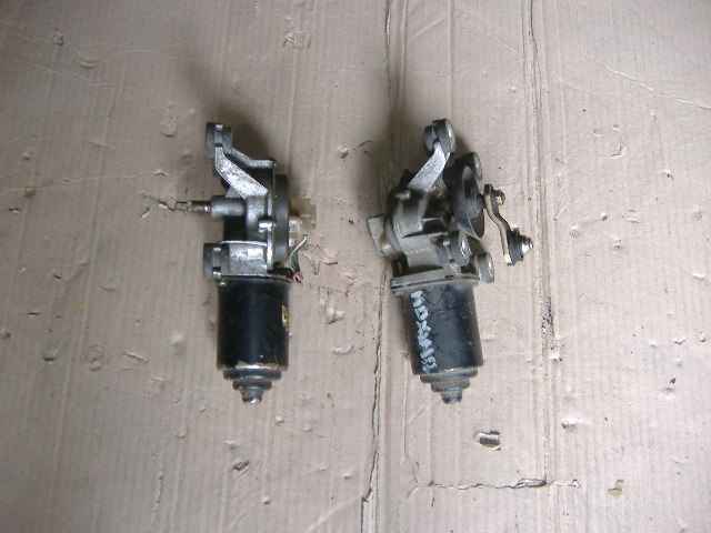 Nissan - Maxima - (2000 - 2004) - Osprzęt / Silniczek wycieraczek przednich