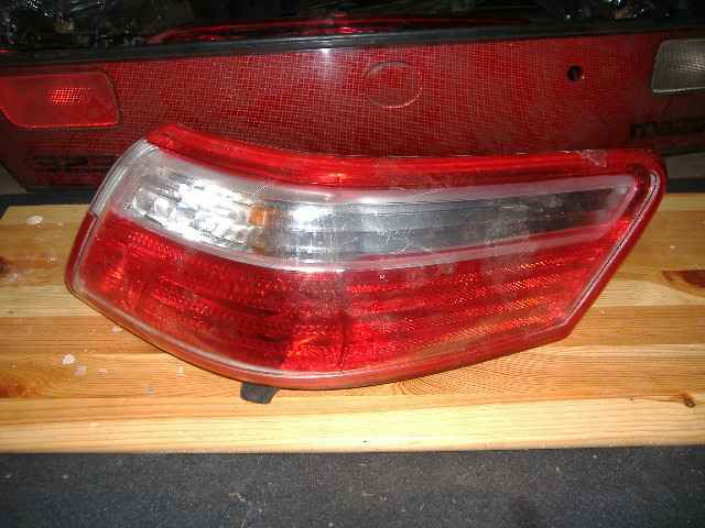 Toyota - Camry - (2001 - 2006) - Oświetlenie / Lampa tylna  prawa