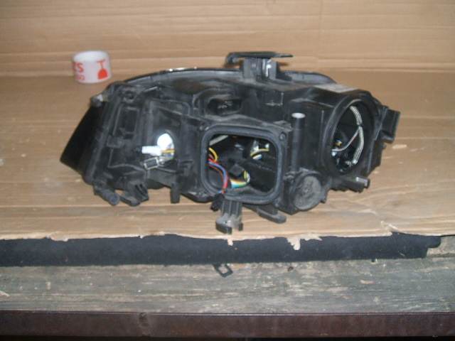 Audi - A4 - Kombi - (2008 - 2012) - Oświetlenie / Lampa przednia  prawa Bixenon