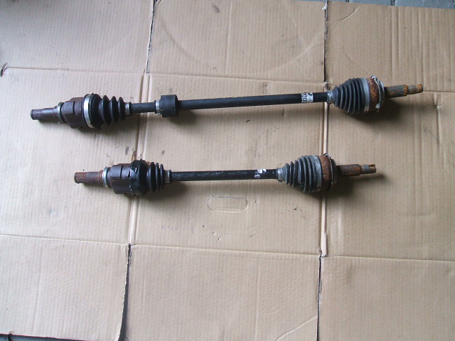 Toyota - Yaris - 3 drzwi - (2011 - 2014) - Napęd / Półoś przednia prawa