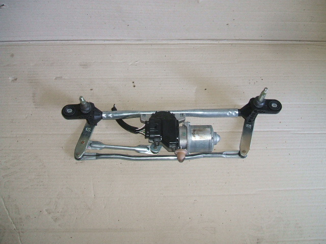 Lancia - Ypsilon - (2011-) - Osprzęt / Silniczek wycieraczek przednich