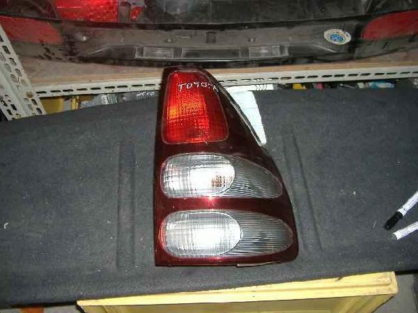 Toyota - Land Cruiser J120 - 3 drzwi - (2002 - 2009) - Oświetlenie / Lampa tylna  prawa