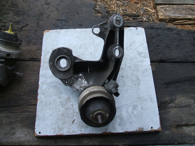 Audi - A6 - (2008 - 2011) - Silnik / Poduszki/Łapy