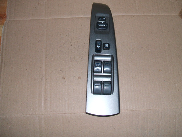 Toyota - Prius - (1997 - 2003) - Wnętrze / Włącznik podnoszenia okien
