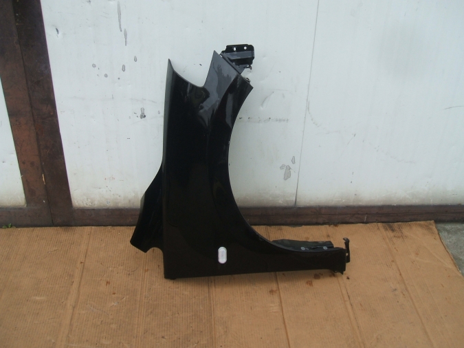 Nissan - Tiida - 5 drzwi - (2011-) - Karoseria / Błotnik przedni prawy