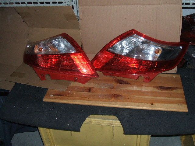 Suzuki - Swift - 3 drzwi - (2010 - 2013) - Oświetlenie / Lampa tylna lewa