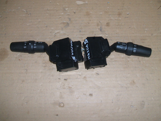 Mazda - 5 - (2005 - 2008) - Wnętrze / Włącznik kierunkowskazów